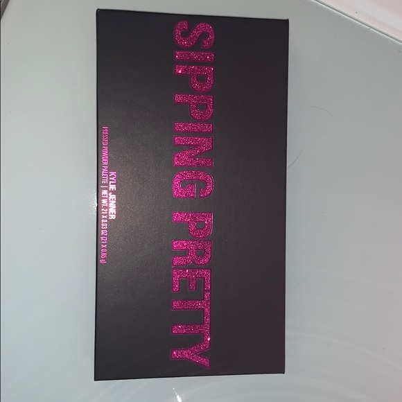 Kylie Jenner Sipping Pretty Eyeshadow Palette - Picture 2 of 3